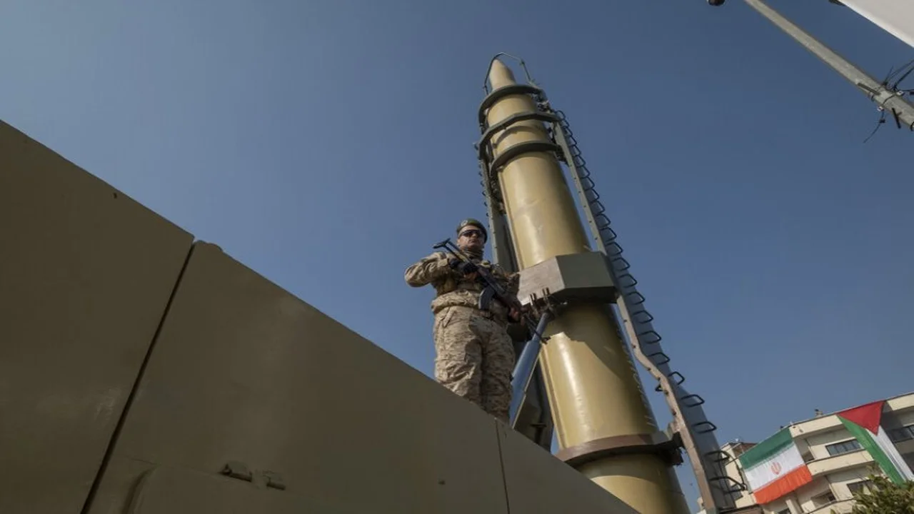 تفاصيل استهداف الحرس الثوري لقاعدة عريفجان وتجمع عسكري في دبي